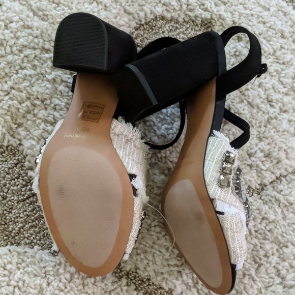 Eloquii Black/offwhite block heels T strap sandal - Picture 7 of 8